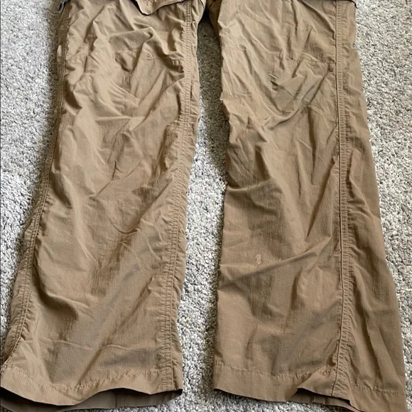 Columbia Men’s 30x34 convertible hiking pants - Picture 4 of 11
